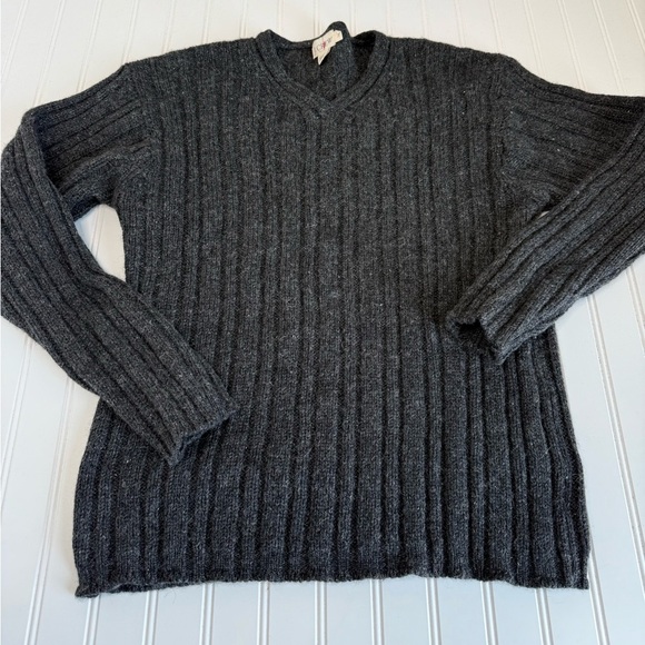 J.Crew 100% Wool Chunky Knit Men's Medium Gray Sweater V Neck. 839 - Picture 1 of 2